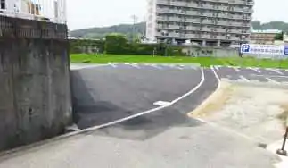 ②そのまま、下り坂を進んでください。