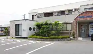 ⑦当院の建物の前と右横には15台分の駐車スペースがあります。