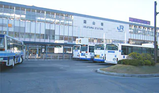 ①岡山駅前のバス乗り場で『中鉄バス 佐山団地行き』にお乗りください。